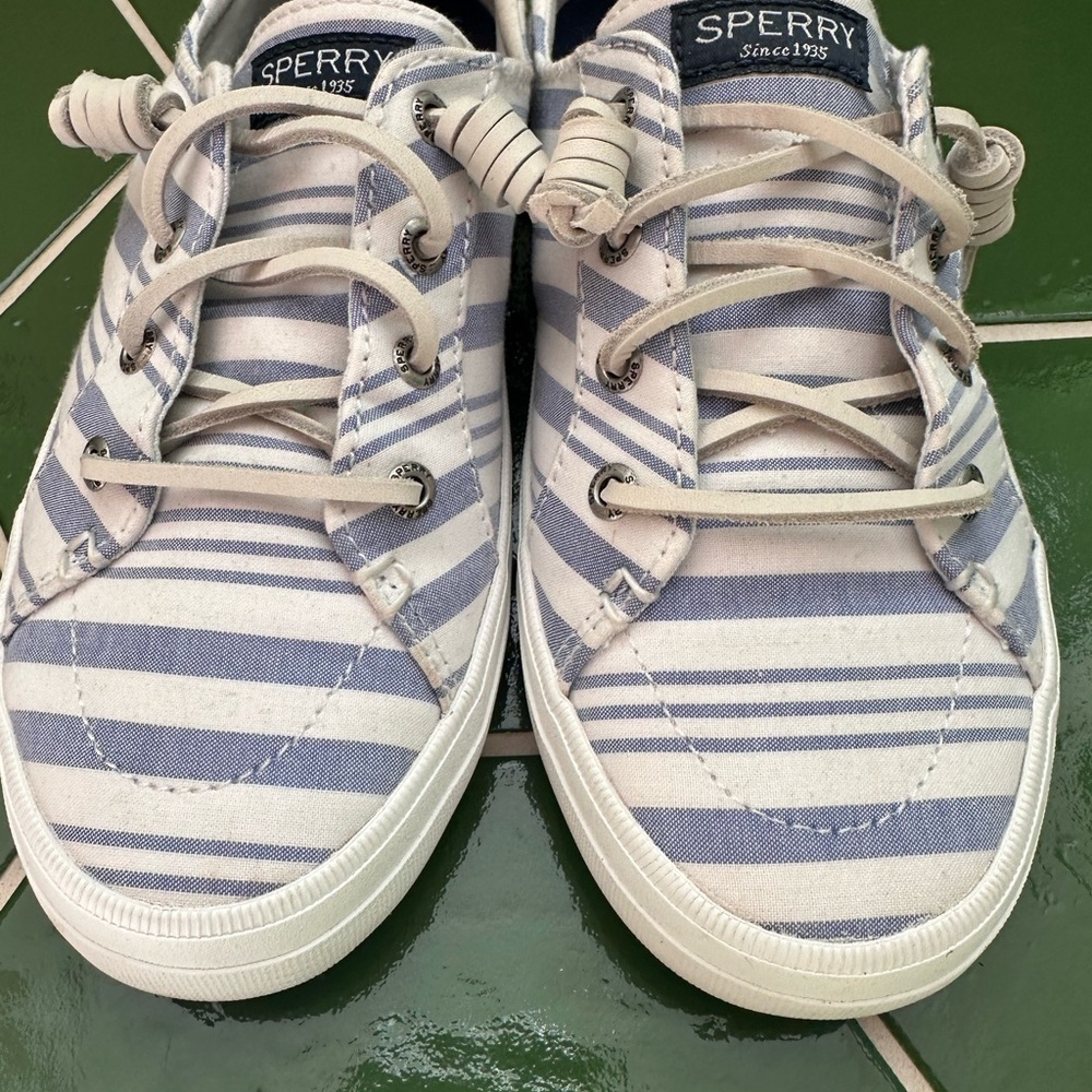 Sperry tennies